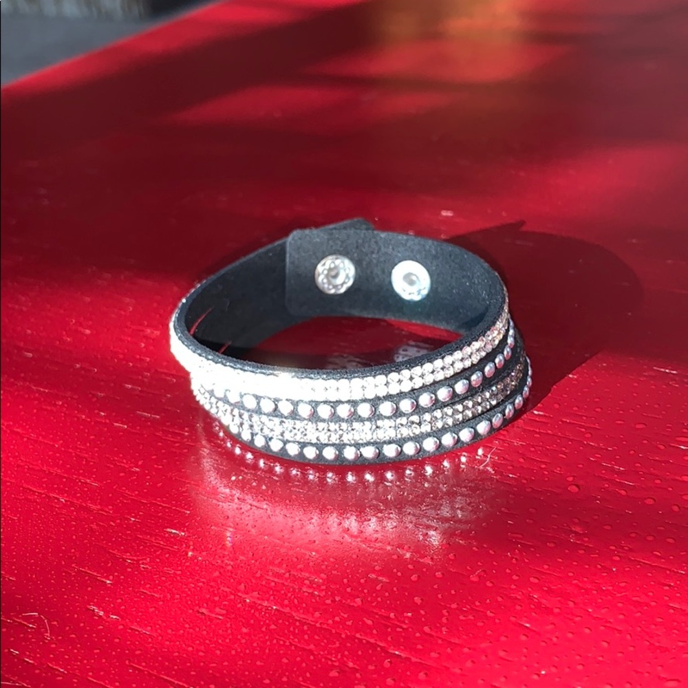 💎 Black embellished bracelet